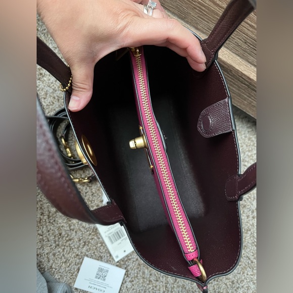 ❌SOLD❌Coach WillowTote 24 in colorblock - Picture 9 of 11